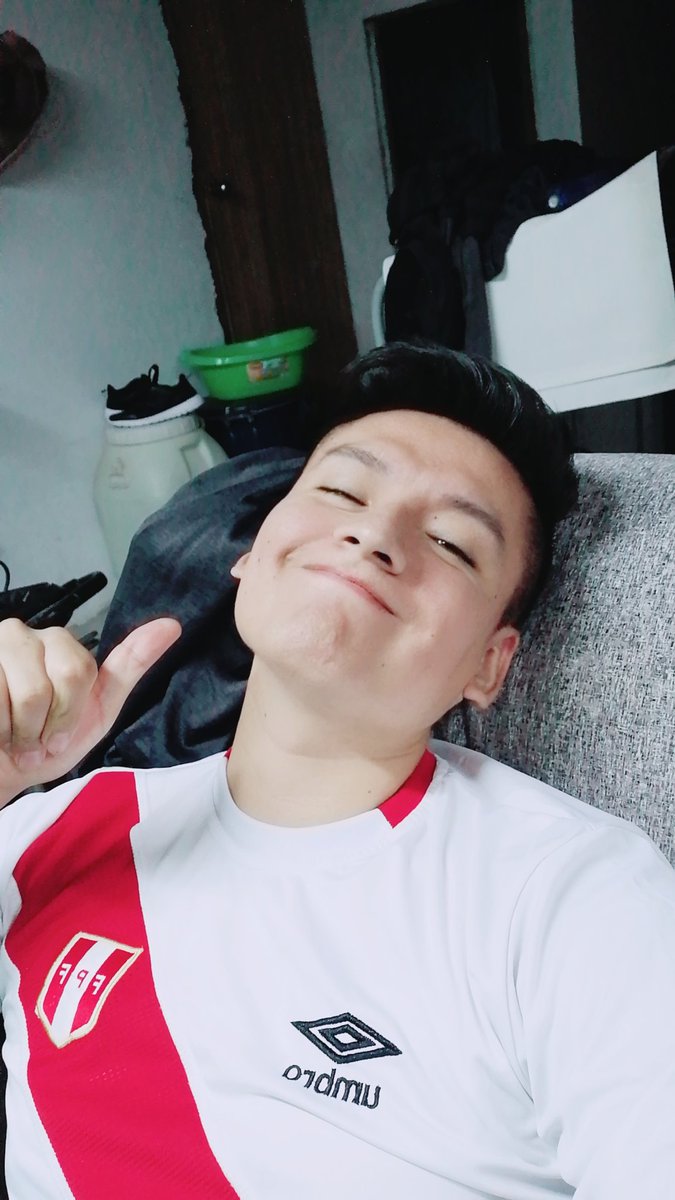 Adriantec23's tweet photo. #Incondicionales siguiendo a la blanquiroja en todos lados arriba Perú hoy ganamos https://t.co/A4U4F6qEut