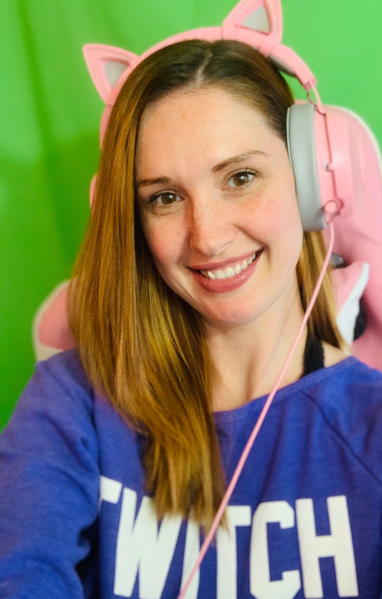 Aroura_Lily's tweet photo. It’s #FriYAY all! What are you doing tonight?! I’m hopping into #iSkyify for some Minecraft fun! Come play! #Minecraft #wifeysquad #prettyinpink #kittykraken #razer #twitchaffiliate #twitch #iskyifystreamteam #PCGamer #GamerGirl https://t.co/oaLkVhyBSW