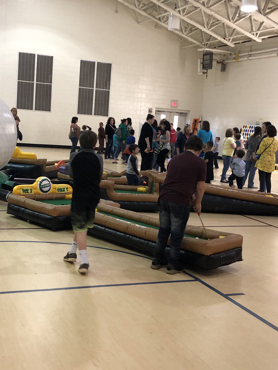 MrsSterlNHE's tweet photo. Mother and Son Night out!!! Incredible time for moms and sons to have time together at school! New Hope Elementary PTO did it again!!! 👍🏻👏🏻❤️Community relationships.
#amazingPTO
#onehope
#NHE_HCS https://t.co/wY89cMVhKh