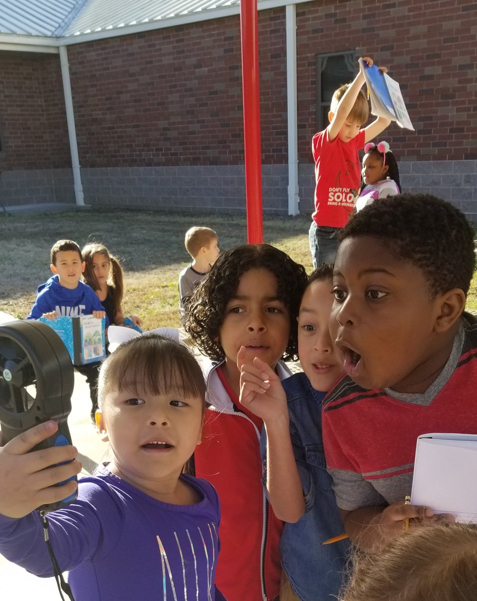BuzzybeeKaren's tweet photo. The look of awe and excitement when the wind blew the anenometer = priceless! #getconnected #windstudies #sciencephenomena #weatherwatchers @GSTANews https://t.co/0ZcKmoWh2f