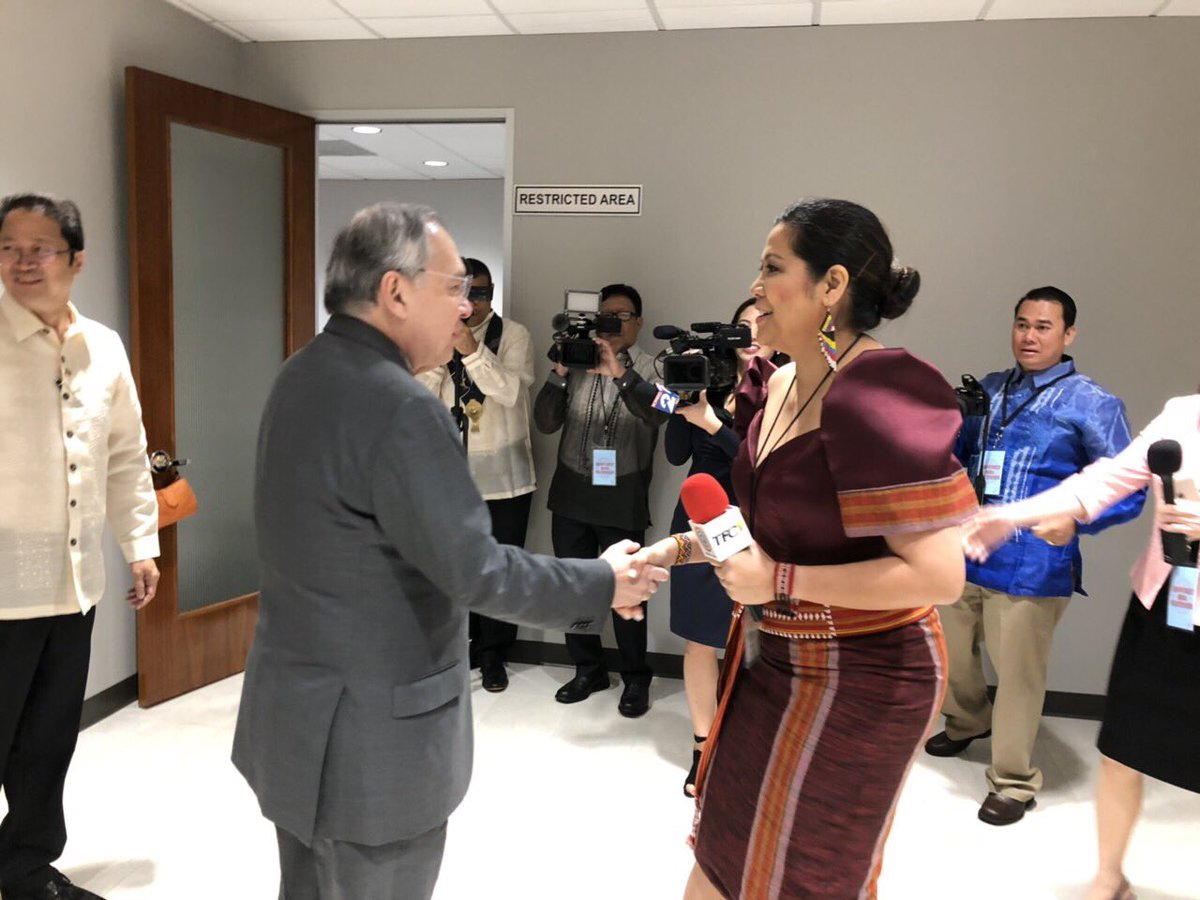 philippinesusa's tweet photo. On 22 March 2019, the Philippine Consulate General in Houston formally re-opens after 25 years, signifying strong people-to-people ties &amp; reaffirming PH Govt’s commitment to serve Filipinos wherever they may be #HoustonPCG  #PartnerForChange #people2people #publicservice https://t.co/Mj82HTgNfo