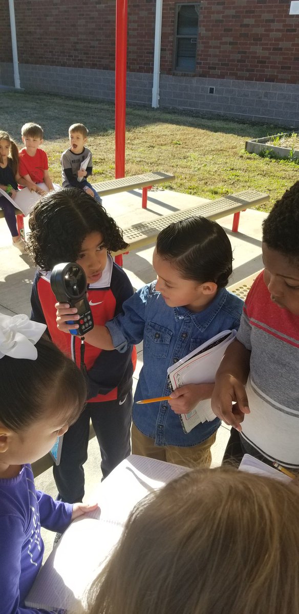 BuzzybeeKaren's tweet photo. The look of awe and excitement when the wind blew the anenometer = priceless! #getconnected #windstudies #sciencephenomena #weatherwatchers @GSTANews https://t.co/0ZcKmoWh2f