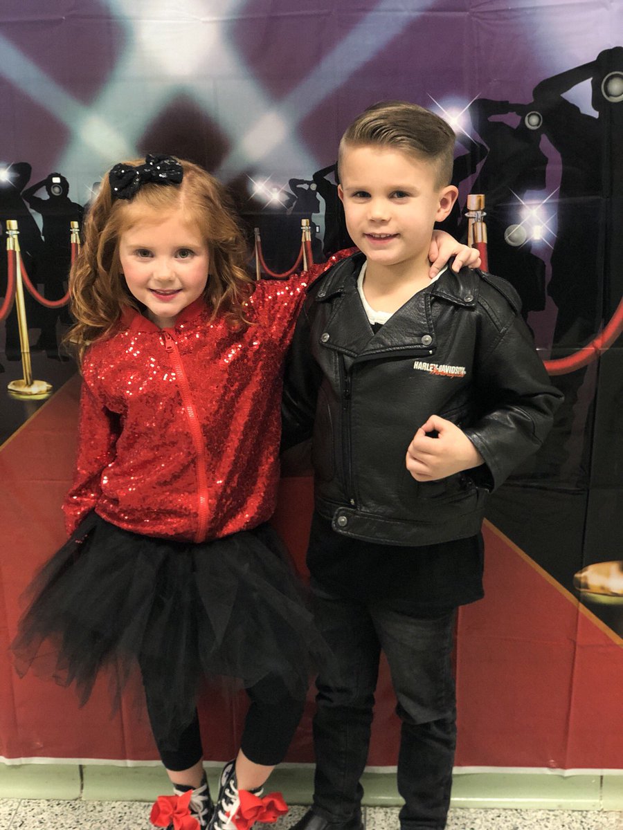 missalyss714's tweet photo. OTES Follies was awesome! #ClassCouple #Kindergarten #SpartanLegacy @Mrs_Garofalo https://t.co/EhTZjtdp1f