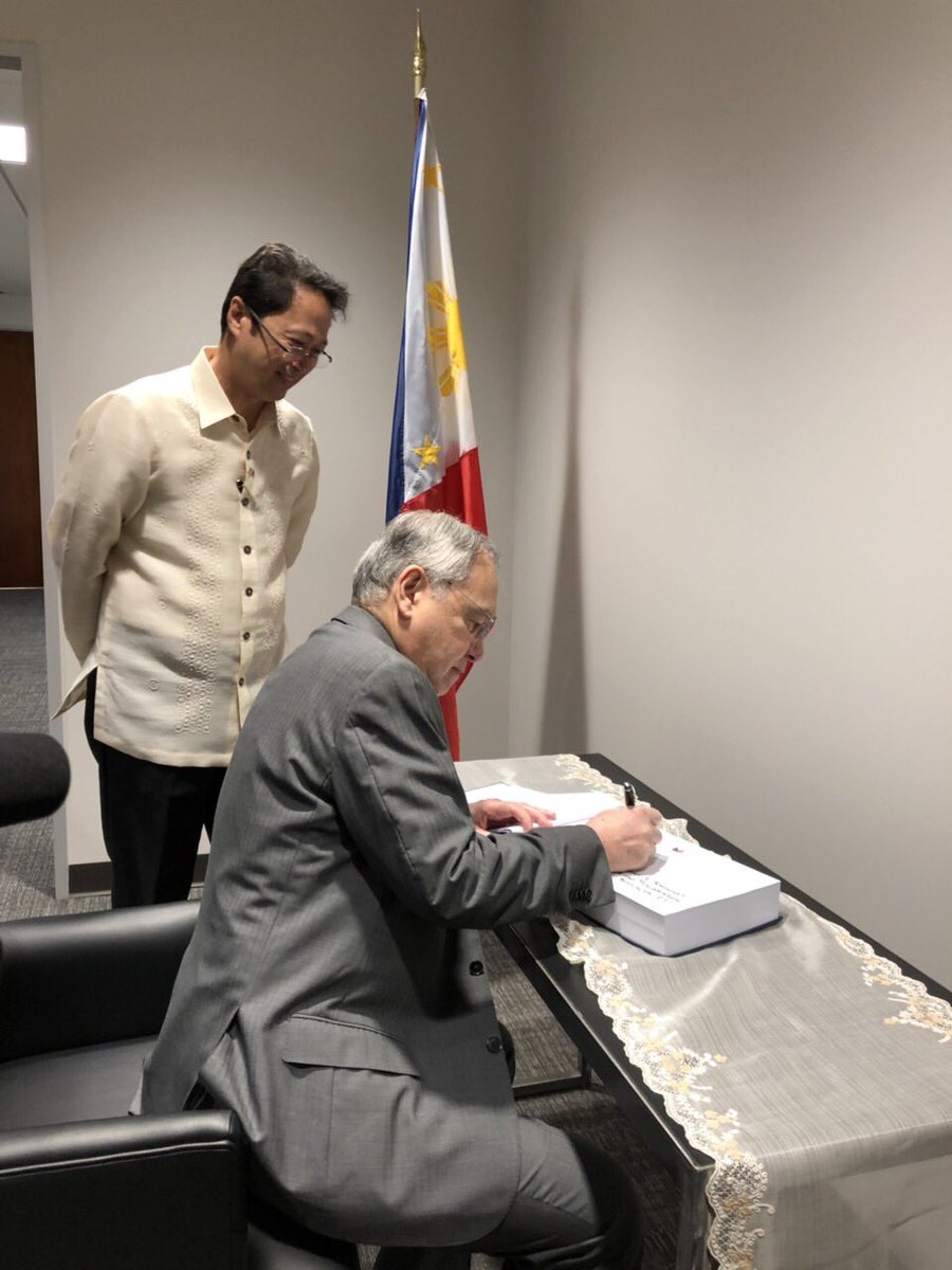 philippinesusa's tweet image. Amb Romualdez led d inauguration of the PH Consulate General in Houston today. Together with the PH Consuls General in the US, he congratulated &amp;amp; expressed support for the #HoustonPCG team, headed by Consul General Jerril Santos #PartnerForChange #publicservice #OneCountryTeam