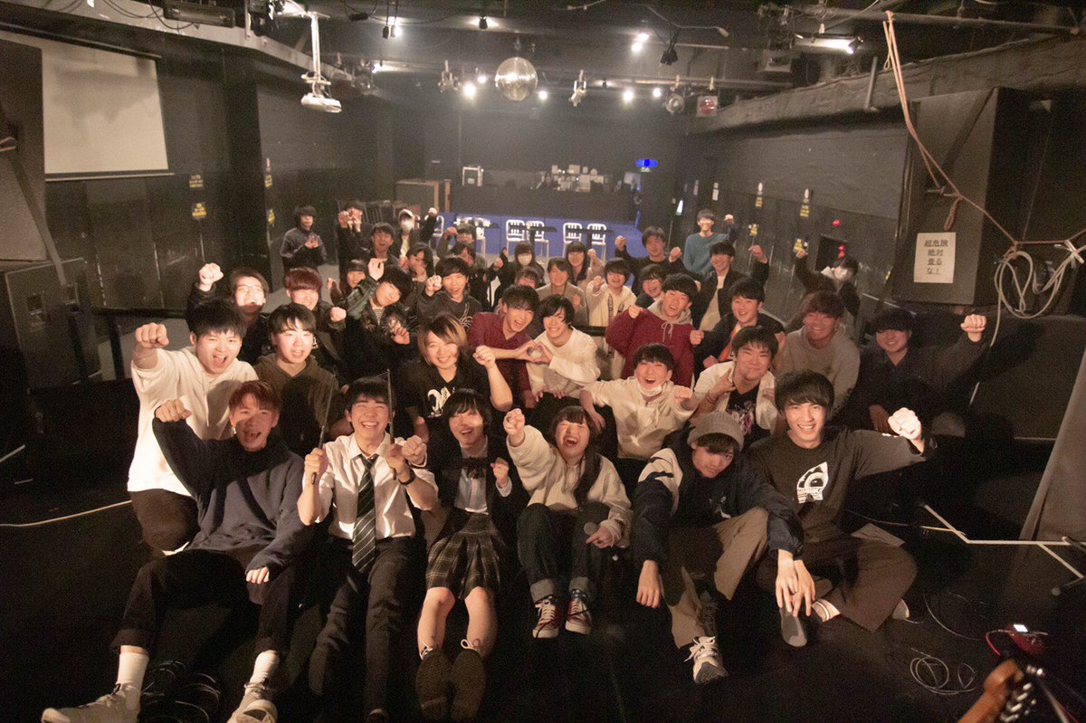 water_proof_0's tweet photo. Water Proof 企画ありがとうございました！
活休からちょうど1年、こんな素敵な企画ができるとは思っていませんでした。
これで解散ですが、またどこかで…☺️

セットリスト
1  真赤
2  18歳よ
3  HE IS MINE
4  夢の続き

5  Mr.ファントム
6  また今夜も眠れない僕らは https://t.co/hYLuX1l1TO