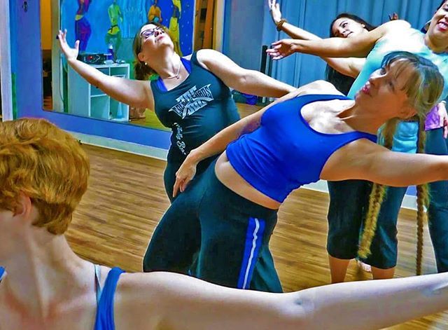 MahinBellydance's tweet photo. Last night was our final troupe rehearsal for this Sunday's show! We're ready!!
.
.
.
.

#bellydancers #bellydance #bellydancersofinstagram #raks #raqs #rakssharqi #raqssharqi #rakssharki #orientaldance #AZdance #azdancers #phxaz #myphx #dtphxart #dtphx #dtphoenix https://t.co/HFDxnLRavc