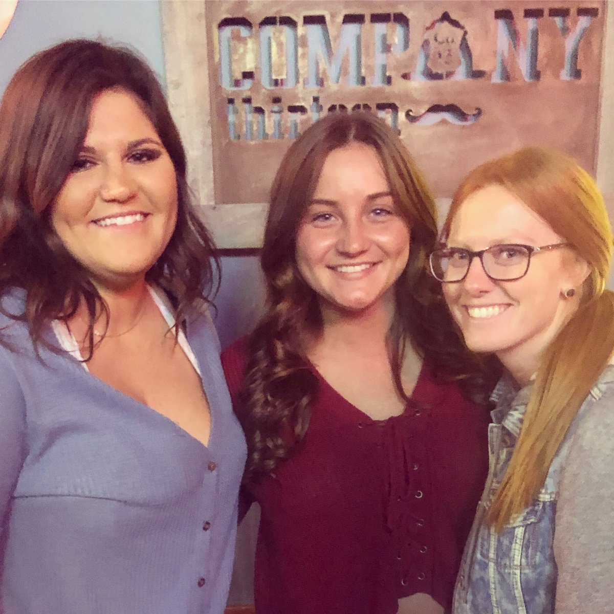 mereproc10's tweet image. SUPER CONGRATS to 1/2 of the duo bc she has a big girl job! So proud of my awesome twin for chasing her dreams at Riley! #theduo 👭