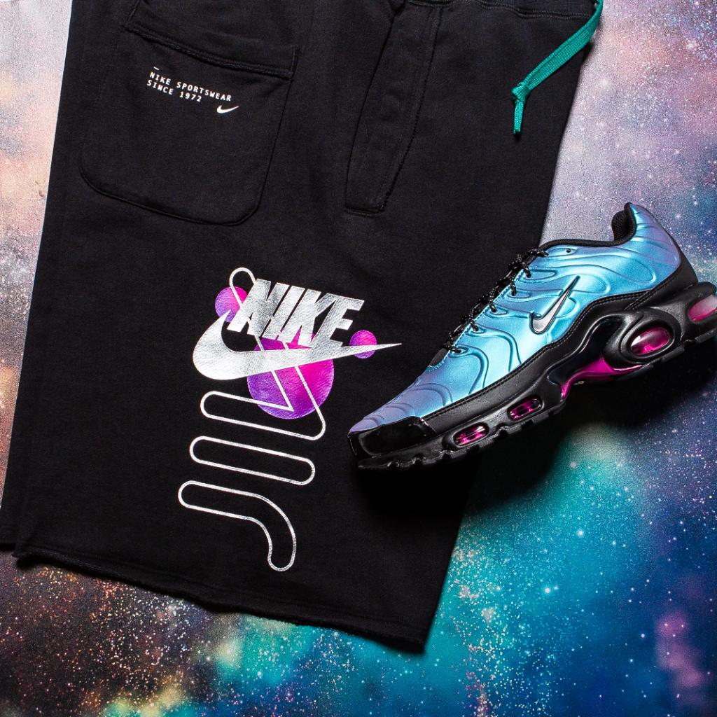 Ocurrencia Comportamiento Carteles Champs Sports on Twitter: "Take a look into the Future with the Nike 'Throwback  Future' Air Max Plus &amp; Alumni Shorts | In stores and online now! Shop |  https://t.co/NkvgAUR4vD https://t.co/x02EjoWflt" /