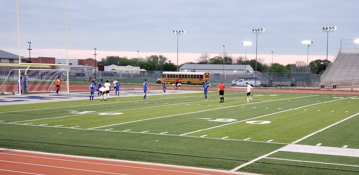 ReannonMedrano's tweet photo. Friday night lights tour continue... so many games, so little time. 😊 We love seeing our students succeed inside and outside of the classroom. #MHSOneTeam #MemorialMinutemen #soccer https://t.co/IUj3m6AS7I