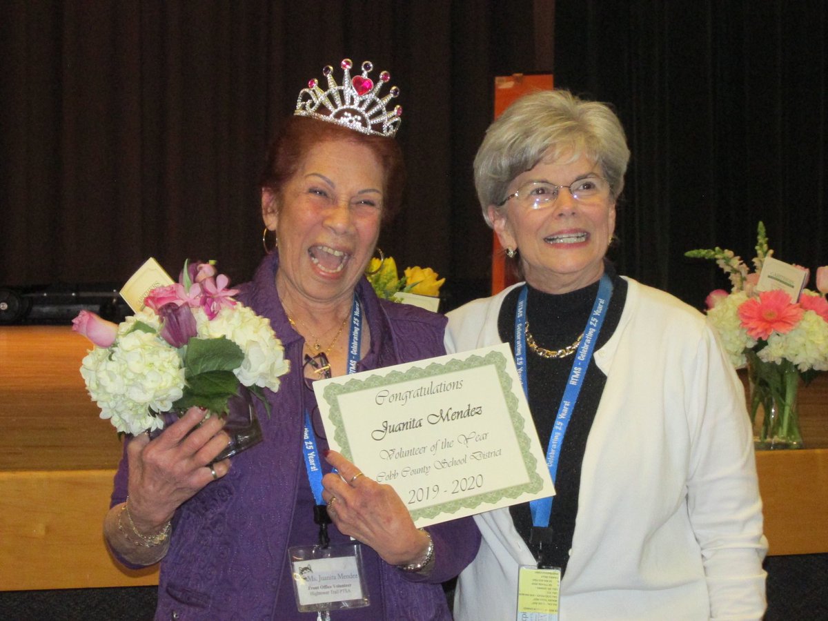 HTMSCobb's tweet photo. Celebrating those who make a difference! Congratulations to the HTMS Volunteer, Classified Employee, and Teacher of the Year! #htmspride https://t.co/d8Yot1f1Ij