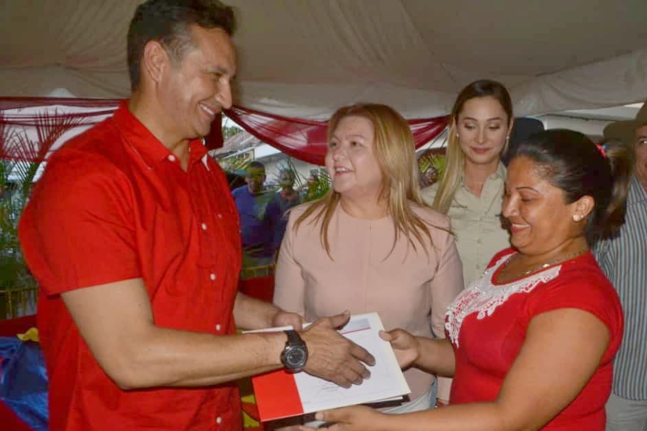 josemvasquez's tweet photo. Entregamos 137 créditos a emprendimientos y actividades productivas en la inauguración de la agencia del Banco del Tesoro en Camaguán, más inversión y distribución justa y equitativa de la riqueza del mejor país del mundo, Venezuela.

#EnCuerpoYAlmaPorGuarico

.@NicolasMaduro https://t.co/hm8Wop0PID