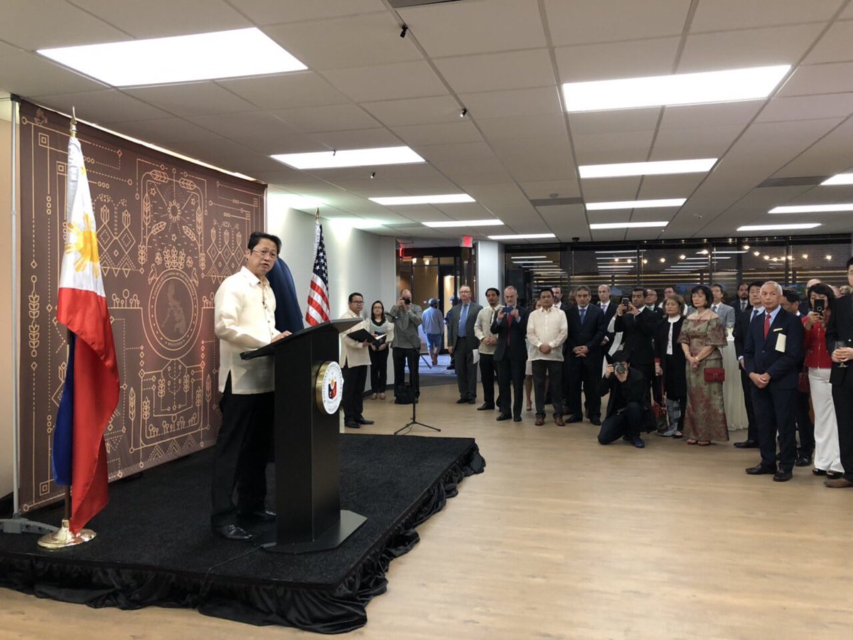 philippinesusa's tweet photo. Today’s inauguration of #HoustonPCG was attended by #FilCom leaders, officials of d US Govt &amp; city of Houston, PH Consuls General, &amp; Houston Consular Corps. H.E. Juan Sosa, Dean of Consular Corps &amp; OFM Associate Regional Dir. Robert Hopkins delivered remarks #people2people https://t.co/3qdv6LmfJ0