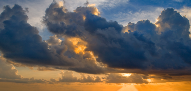 _StudioMagic_'s tweet photo. Who else is enjoying the sunsets in a warmer weather? This picture is part of our Ultimate skies collection. One of the 320 amazing professional pictures of sunsets, clouds, and skies. #photography #Spring #StudioMagic #clouds #sunsets https://t.co/4f5CBxBMhQ