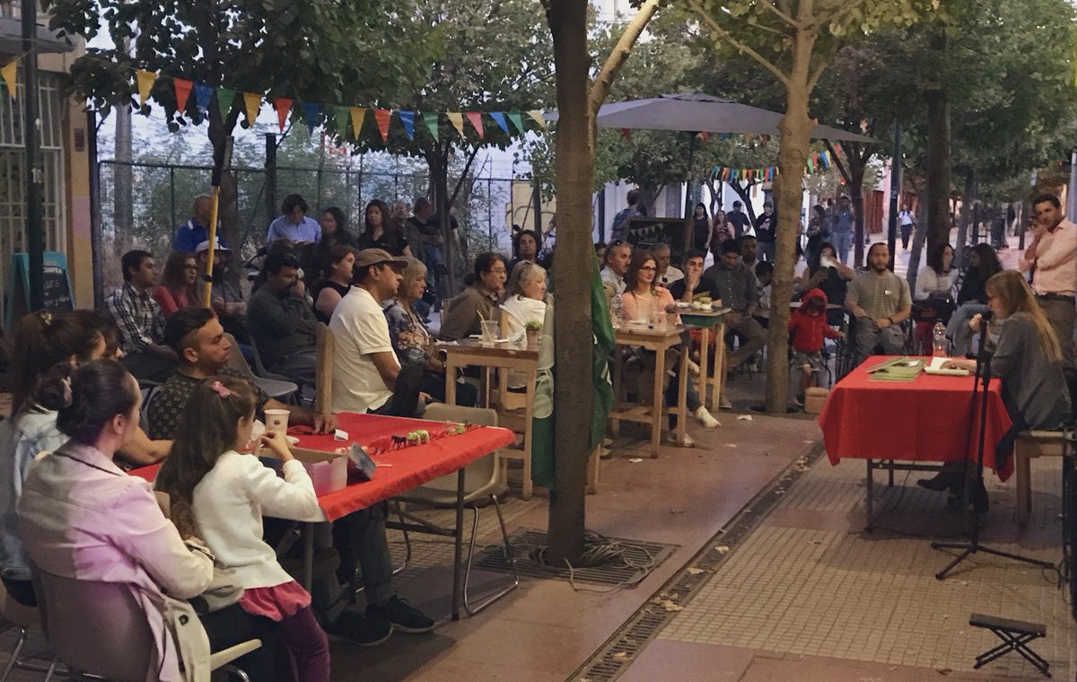 NuevaDrogas's tweet photo. En lanzamiento del libro de @FundacionDaya “Relatos de pacientes usuarios de Cannabis Medicinal” en Café Literario de Rancagua, con la presencia de @AnaMariaGazmuri, queda de manifiesto el gran apoyo entre asistentes a #LeyCultivoSeguro El encuentro fue organizada por @RDRancagua https://t.co/12a5oRvqv7