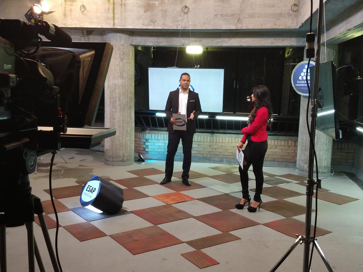 CanalZOOMTV's tweet photo. #Envivo
Hoy #EsapNoticias, se traslada al departamento del Arauca para conocer de cerca sus necesidades.
En este momento en Diálogo público, Juan Carlos Orrego, Subdirector General de la Unidad Nacional para la Gestión del Riesgo de Desastres.→ https://t.co/z645dISJXV https://t.co/dOe4gh6ZyP