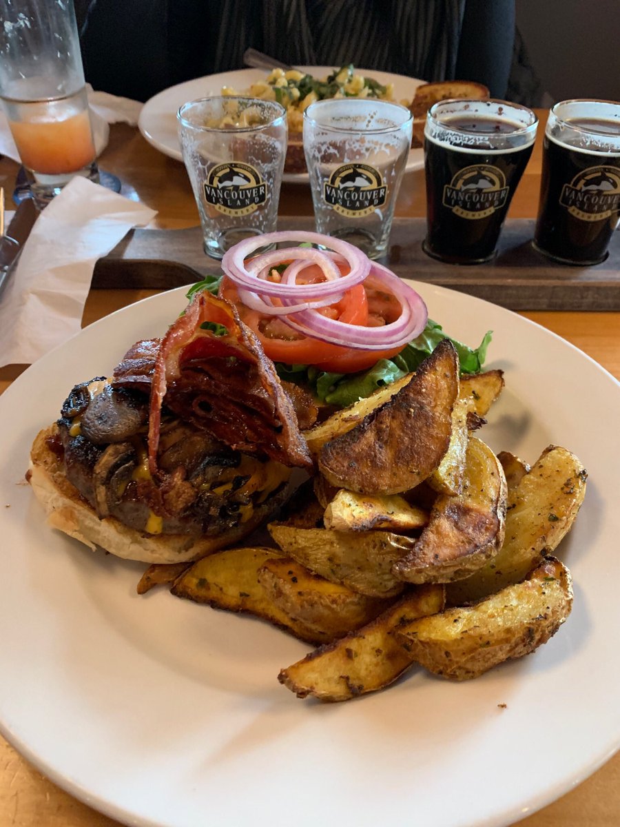 LPSpirits's tweet photo. Our first stop in #QualicumBC @LeftysFreshFood! Great spot with great service, food and #craftbeer, enjoying a flight of @vibrewing https://t.co/JmisokxSYG
