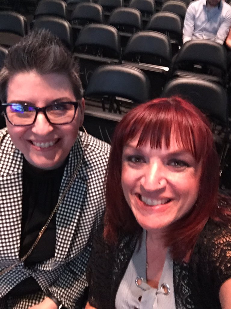HMSorgen's tweet photo. Going to be an amazing with @MichelleObama with @DucklowN. #IAmBecoming https://t.co/jEOuitRbUX