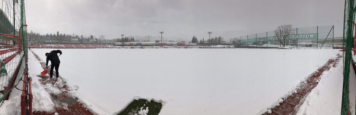 北海道コンサドーレ札幌公式 本日のトレーニングゲームは積雪により 中止となり クラブハウス内のトレーニングへ変更となりました また 明日24日はオフ 明後日25日はトレーニングとなります スケジュール変更の詳細はこちらをご覧ください T