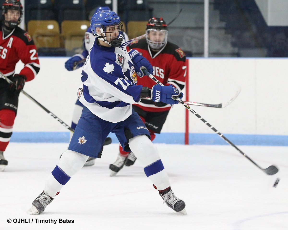 ojhlimages's tweet photo. Nick Davis #77 of the Markham Royals extends the series to a game (6) with the late goal in the third period to break the tie and get the win. Final score 2-1 for the Royals. @MarkhamRoyals @NmktHurricanes https://t.co/xCtLmtHOH0