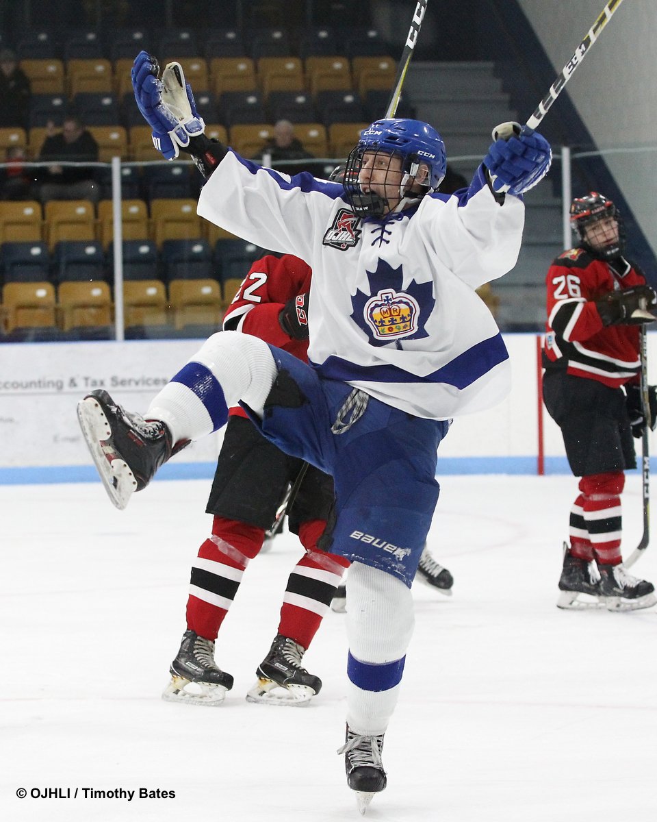 ojhlimages's tweet photo. Nick Davis #77 of the Markham Royals extends the series to a game (6) with the late goal in the third period to break the tie and get the win. Final score 2-1 for the Royals. @MarkhamRoyals @NmktHurricanes https://t.co/xCtLmtHOH0