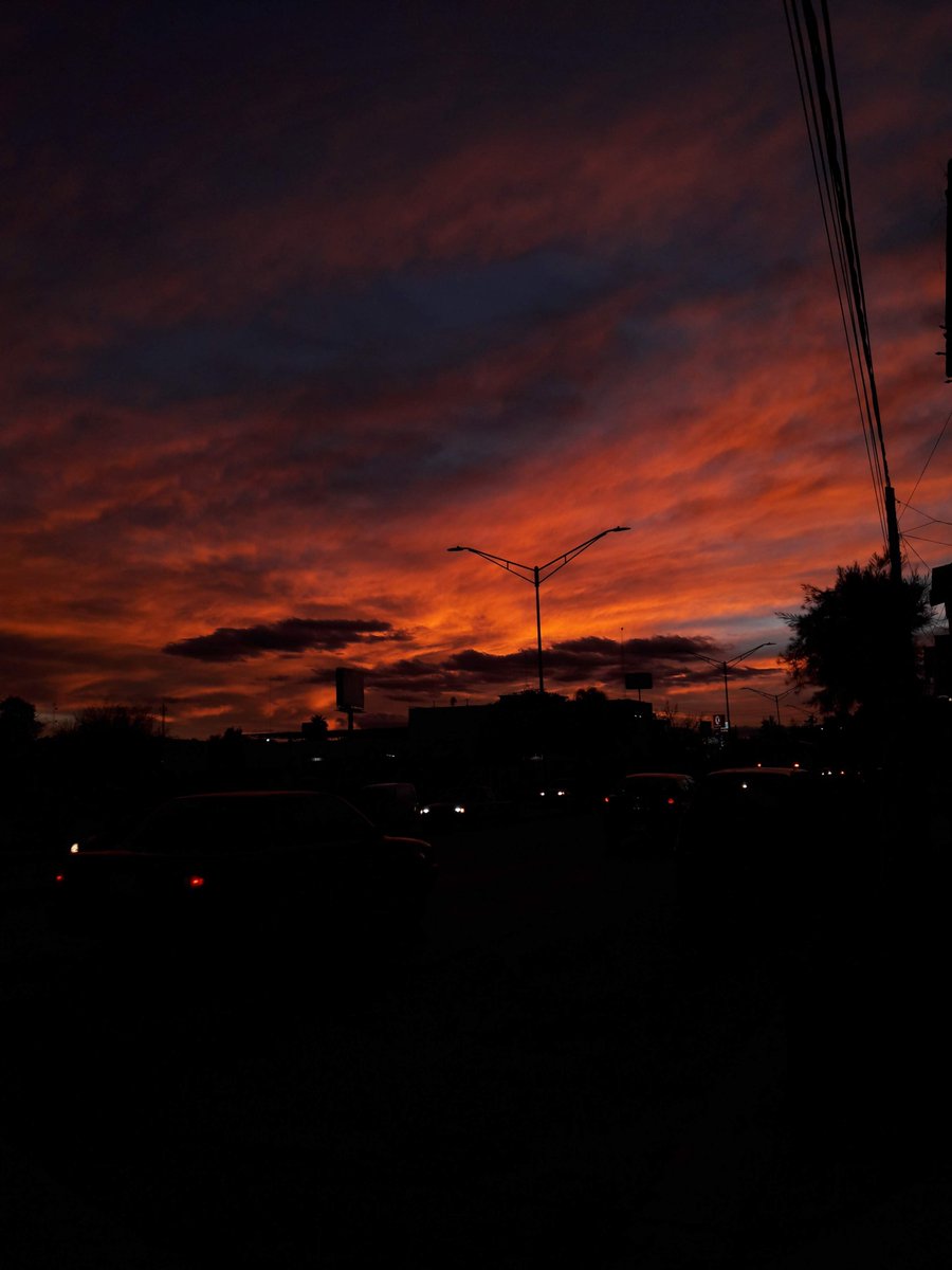 DG_KM7's tweet photo. Friday × Sunset 

¿Qué tan cierto? ... es que #Aguascalientes tiene los atardeceres más bonito del mundo.

#photooftheday #GoyaMM #daily
#internacional #photo #Ags #sunsets #Photography #goyastyle https://t.co/p49gfo4vME