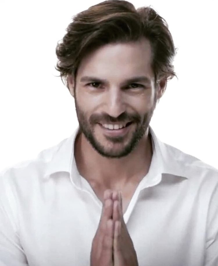 arem1956's tweet photo. . Basta avere il sole nel cuore per illuminare un giorno da pochi colori,
 rigenera l'animo ed esalta il buono che c'è in noi.🙏😍❤️❤️
#SerkanCayoglu  #avonman #turchia #OzSer https://t.co/pjvlAWlaNg