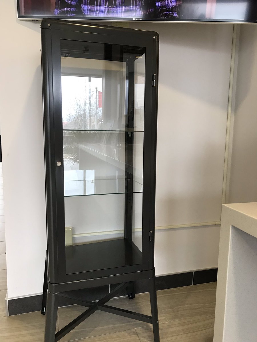 A new exhibit case has been installed at the Robinson Admin Building. It’s empty now but oh the possibilities...

Just another way to feature the vibrant heritage and culture of Norfolk County. <a href="/NorfolkTour/">Norfolk County Tourism ❄️</a> <a href="/investnorfolk/">Norfolk County Econ Dev 🇨🇦</a> #heritage #culture