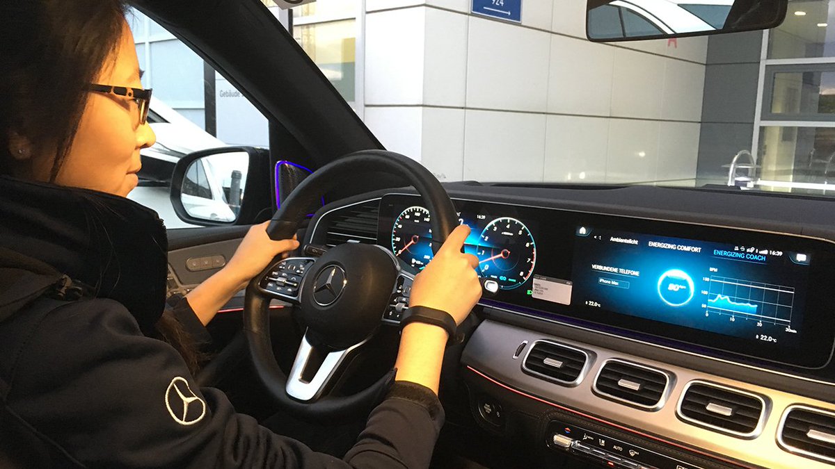 MercedesBenz's tweet image. Tired? Stressed-out? Step into your new GLE and get fit and comfy while driving with the ENERGIZING COACH. Read more about it in the #DaimlerBlog: d.ai/encoach_tw

#GLE #MercedesBenz #Daimler #EnergizingCoach