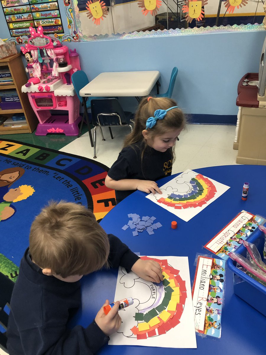 SCS_Prek's tweet photo. Water + Sun = Rainbows 🌈 Prek 4 had so much fun learning about the colors in a rainbow, as well as how and when it shines! #scienceisfun https://t.co/kYvH1EOZBC