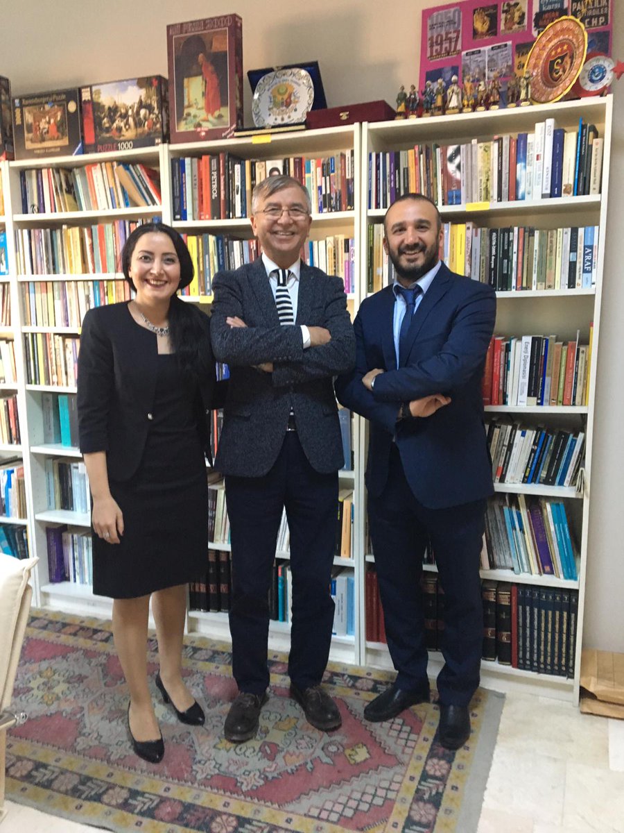 Şükran ve minnetle... Bugün bizi eğiten hocamızı okulumuzda ağırlama şerefini yaşadık. İzinizden yürümek umuduyla... #MesutCasin