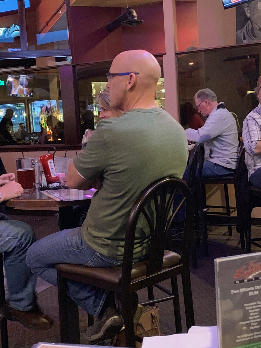 Sports bar in Spokane,WA?? ⁦<a href="/notthefakeSVP/">Scott Van Pelt</a>⁩ ⁦<a href="/SportsCenter/">SportsCenter</a>⁩