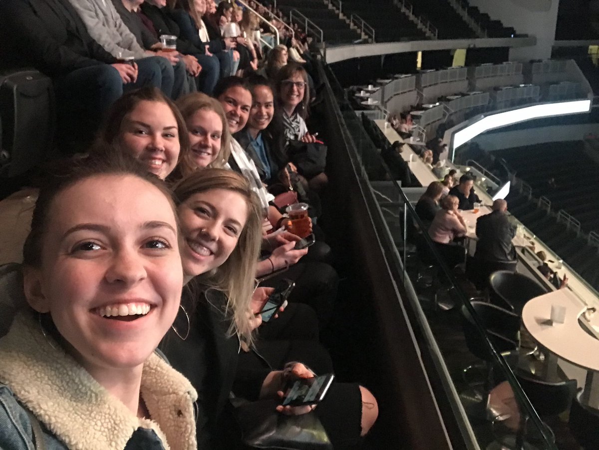 zvassos's tweet photo. @MichelleObama tonight at @RogersPlace with this inspiring group of women! #IAmBecoming https://t.co/l6YCDKq1rz