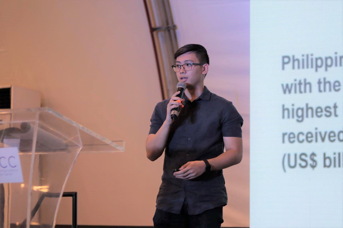 Qwikwire's tweet photo. #Qwikwire's CTO, Mr. Jesse Manalansan during his talk "Efficient and Effective: Eliminating the Middleman with Fintech" at the PFS: The FinTech Convention. https://t.co/Gvi8CJ9Iq1
