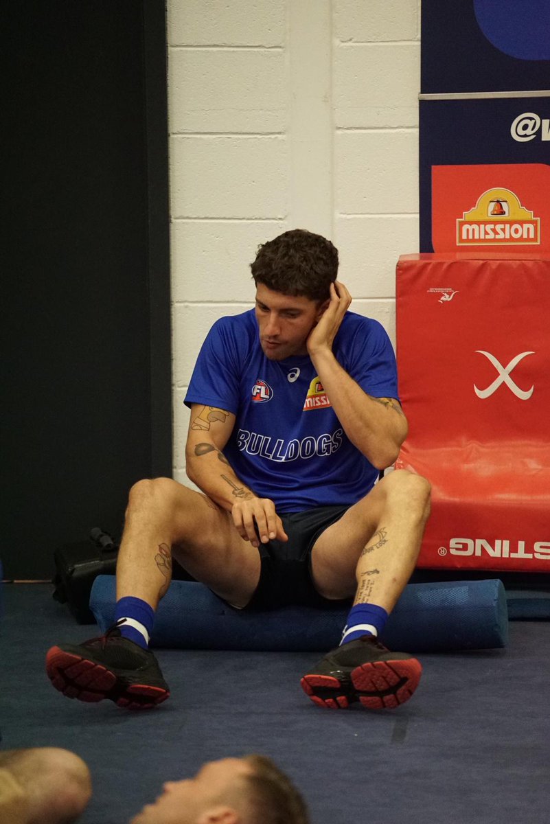 westernbulldogs's tweet photo. Pre-game tunes courtesy of Tom Liberatore. What do you think he's spinning? 🎧

#AFLDogsSwans #MightyWest https://t.co/fKh3xxiV5l