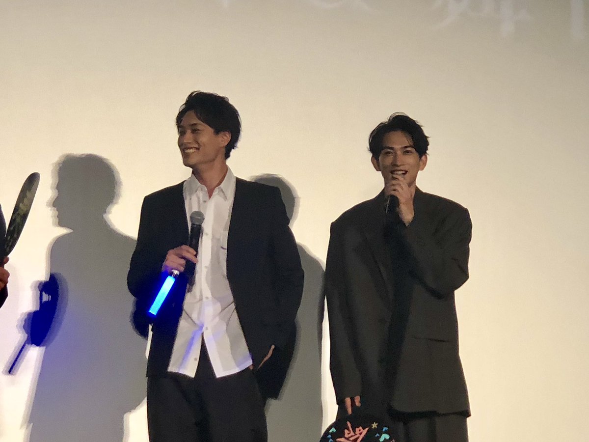 PRINCELEGEND_PR's tweet photo. ＼ありがとうございました‼️／

本日、
舞台挨拶にお越しくださった皆さん、
ライブビューイングで
楽しんでくださった皆さん、
ありがとうございました‼️🙇‍♂️🙇‍♀️

舞台挨拶の様子を
少しだけお届けします😌✨

#プリレジェ https://t.co/r4vyniRHUm