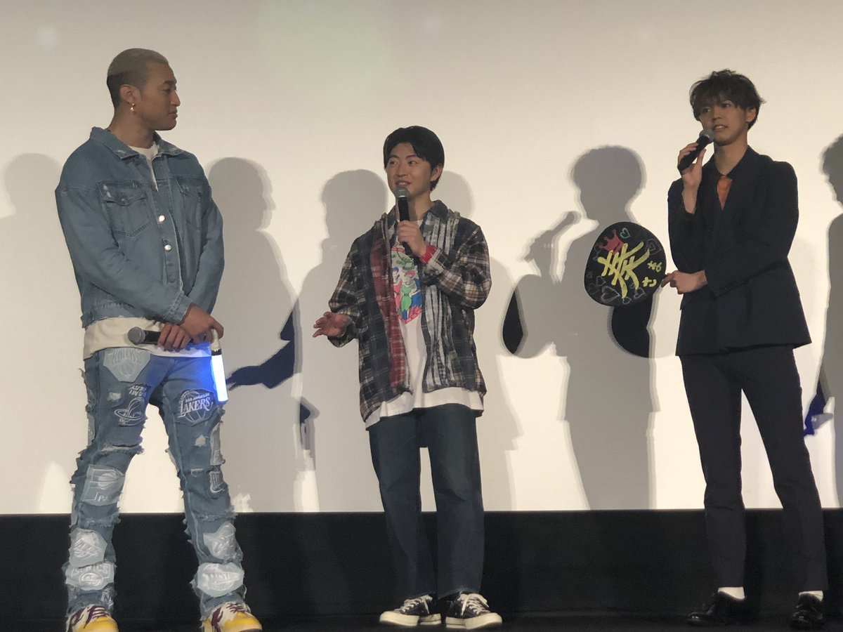 PRINCELEGEND_PR's tweet photo. ＼ありがとうございました‼️／

本日、
舞台挨拶にお越しくださった皆さん、
ライブビューイングで
楽しんでくださった皆さん、
ありがとうございました‼️🙇‍♂️🙇‍♀️

舞台挨拶の様子を
少しだけお届けします😌✨

#プリレジェ https://t.co/r4vyniRHUm
