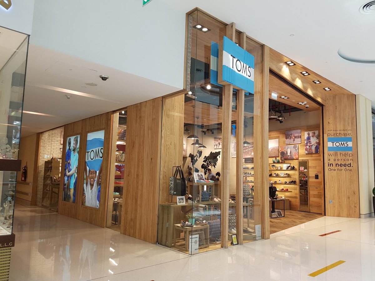 teamvisual_tvs's tweet photo. Always great to work with brands that make a difference. Store fit-out production support for @Toms
.
.
.
.
#TeamVisualSolutions #Toms #TVS #StoreFitOut #Production #Carpentary #Metail #WoodWork #PhotoOfTheDay #MyDubai #UAE #FiberGlass #ShopFitOut #DubaiMall #FitOut https://t.co/JNtwCkAK6H