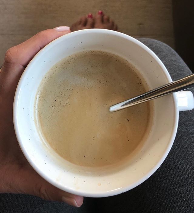 seni_bl's tweet photo. So beginnen Wochenenden. #coffeelovers #flatwhite #relaxingmode #startmyweekend #solitude #reflectingtime https://t.co/hZ1QSOe3FX https://t.co/wznZtGNGlG