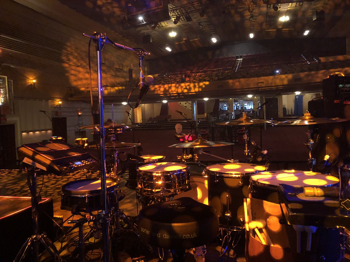 VinnyKodaline's tweet photo. Last show of this Asia/Australia tour and we finish in the amazing Enmore Theatre in Sydney! Gonna be a big one! #Kodaline #PoliticsOfLivingTour https://t.co/zb5aG8Mam9