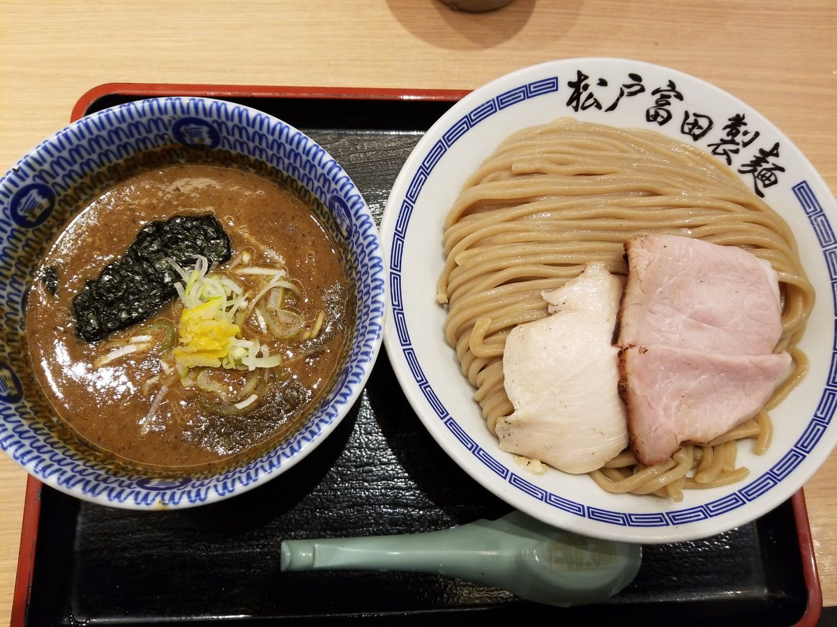 MFS_ALXD's tweet photo. つけ麺界の王道とみた
やっぱり最高
綺麗に盛られた濃厚つけ麺😆
香ばしい魚粉香る濃厚スープ
コシが強く小麦感広がるモチモチな自家製麺🍜
本店の味そのまんま
トップオブザトップ
満足感ハンパない
ごちそうさまでした😋
感動をありがとうございます😂
#松戸富田製麺 https://t.co/UqhTUBlvum