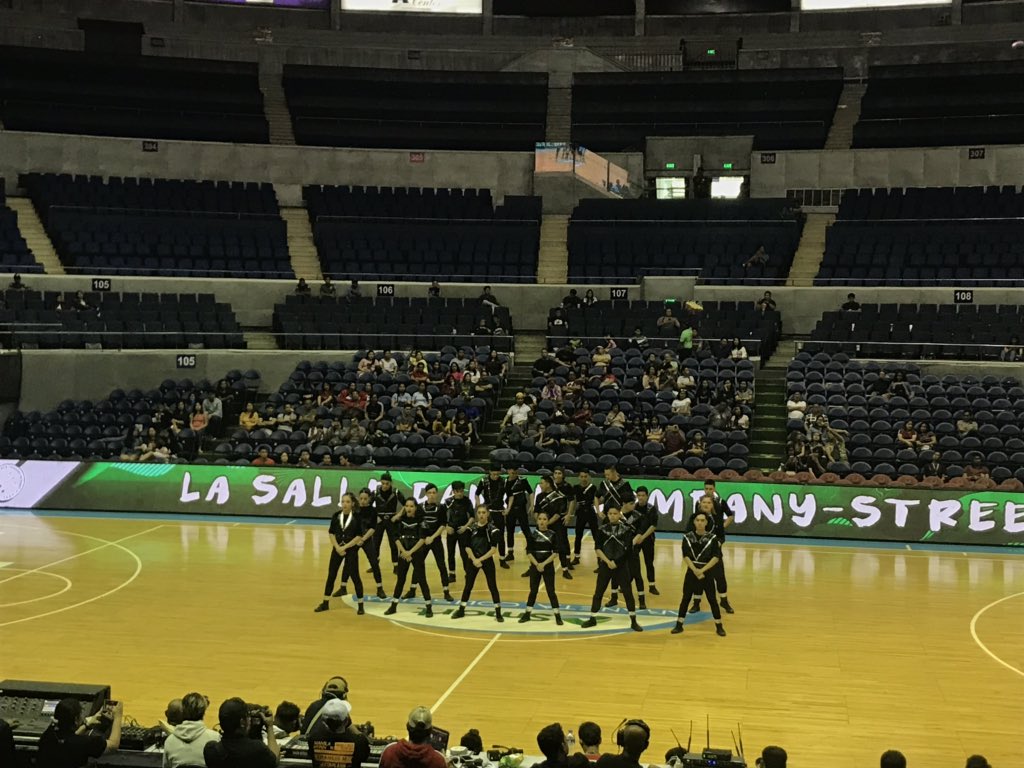 lsdcstreet's tweet photo. HAPPENING NOW:
LSDC-Street rocks the stage as they perform to Queen! ๐ฏ๐ค๐ป
#GoLSDCStreet #ThisIsLSDCStreet #UAAP81SDC https://t.co/NBr182UW0E