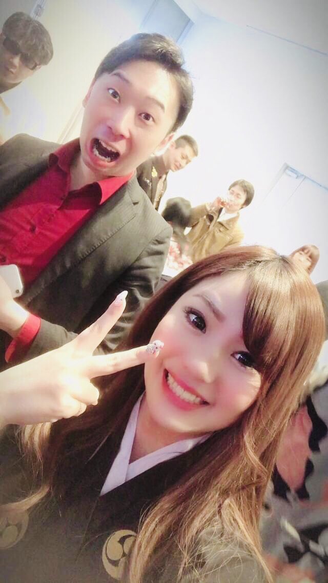 magic_tomoya's tweet photo. 幼馴染！？友達！？に誘われて、パーティーに参加してきた。偶然にもお久しぶりな友達やマジシャンがいてびっくり。仕事に繋がりそうな新しい出会いもあり、楽しかった。 https://t.co/rfHydKr88v