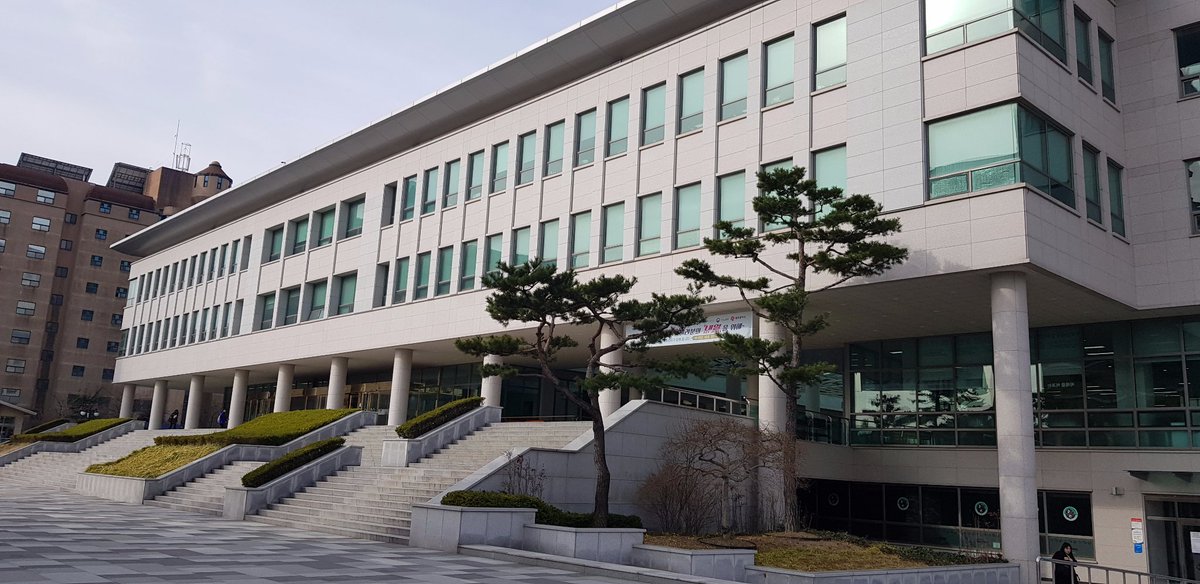 ysmdata's tweet image. 광주여자대학교 캠퍼스...1주일에 한번씩  강의가는건 너무좋지만 새벽에 기차타는게 고달프다