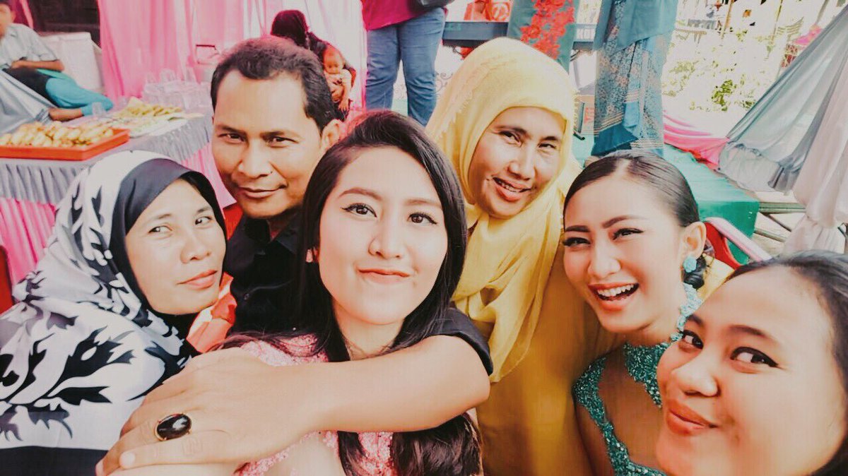ayusari20_'s tweet photo. Luuuuvs♥️ #family #beloved #togetherness #lovingandcaring #bigfamily https://t.co/6RkZRUIH9p