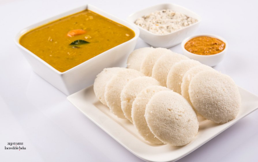 HiHyderabad's tweet image. Kickstart your day with a plate of healthy, nutritious #Idlis. These steamed rice cakes taste best with a bowl of spicy #sambar and #coconutchutney. @IncredibleIndia