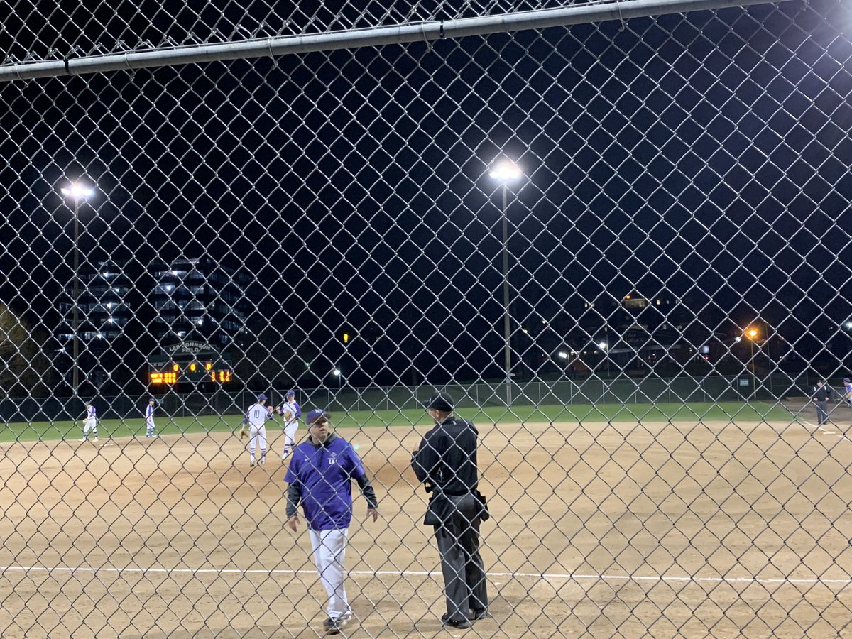 KimberlyJWyman's tweet photo. Enjoying a Friday night at Lee Johnson field for the JV and Varsity double header against Juanita. #KangNation #CrossTownRivalry https://t.co/Bxq5msquEx