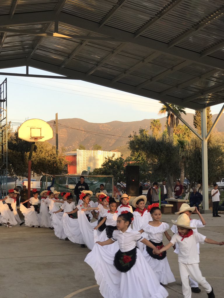 AnglProject's tweet photo. Today, the local community in the rural community of El Valle de Guadalupe  gathered to raise funds for the Children that The Angel Project is campaigning for 🙏🏽🇲🇽👼🏼 To learn more on how you can show your support please visit https://t.co/QbidYBAeIh #Act4SDGs #2030now https://t.co/jonuAqckGL