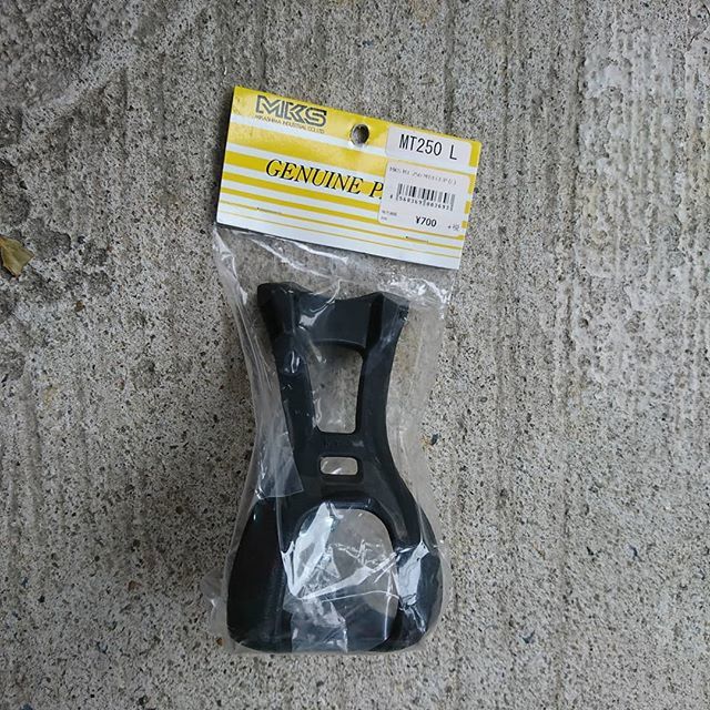 Gasoline_meguro's tweet photo. ジテツウ用にトークリップ買ったぜ。

#トークリップ #トゥクリップ #トゥークリップ #三ヶ島 #mks #toeclip #bicycle #bicicleta https://t.co/3XdyEgbO9D https://t.co/lFAuRdx4hy