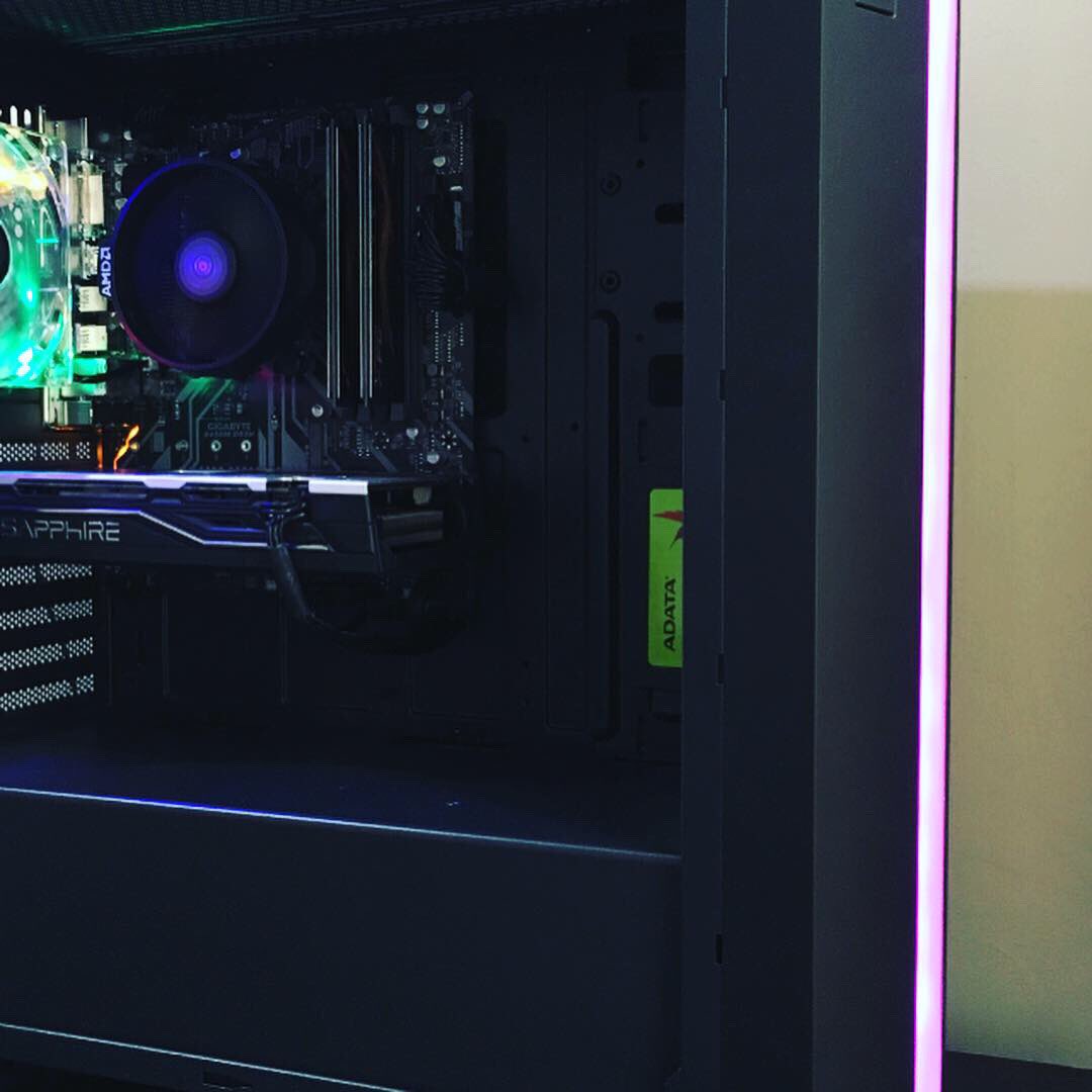 TuComputo's tweet photo. ESTACIÓN DE TRABAJO AMD #GIGABYTE #B450M #AMD #RYZEN #SAPPHIRE #PULSE #RADEON #RX570 #ADATA #XPG 
#SU650 #SSD #WD #HDD #CORSAIR #CX650 #EAGLEWARRIOR #ALOM #RGB
#WINDOWS #PCGAZMER #PCMASTERRACE #CABLEMANAGEMENT https://t.co/UTggr80M4B