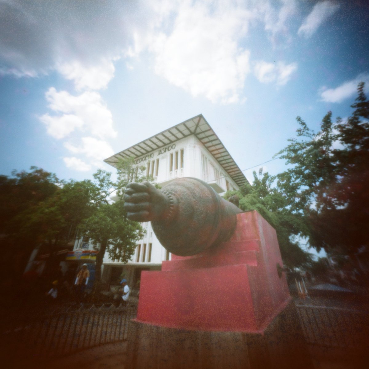 ONRUST PINHOLE tweet media